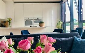 Luxury 2 Bedroom Apartment 20 Min From Central London